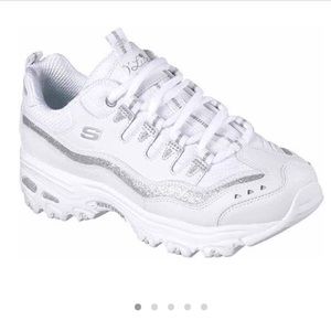 White Skechers - size US 8.5 in Women